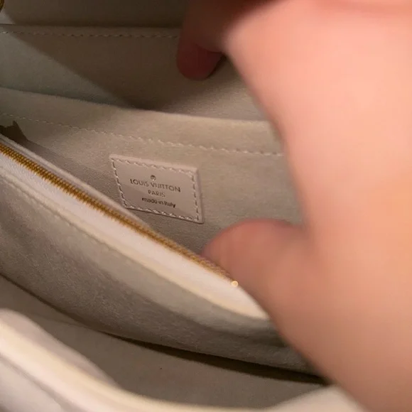 Louis Vuitton New Wave GM Chain Bag in Cream - Picture 15 of 16